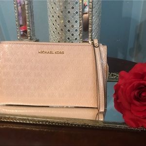 Michael Kors Clutch New and Beautiful
